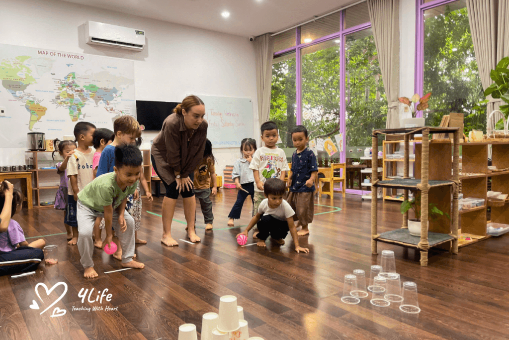 To observe children the Montessori way, simply carve out a few quiet minutes each day to fully focus on your child.