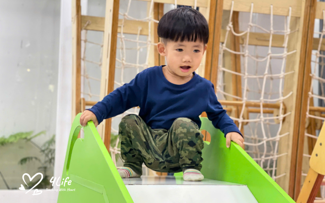 How to Observe Children the Montessori Way